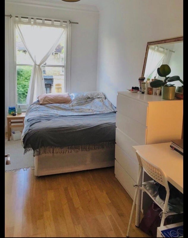 Room Southborough Road in Greater London