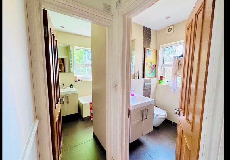 Room Southborough Road in Greater London