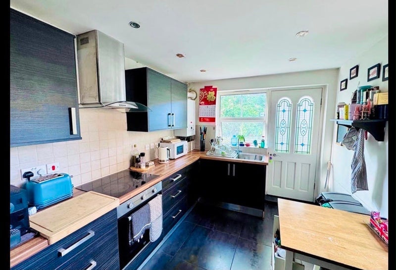 Room Southborough Road in Greater London