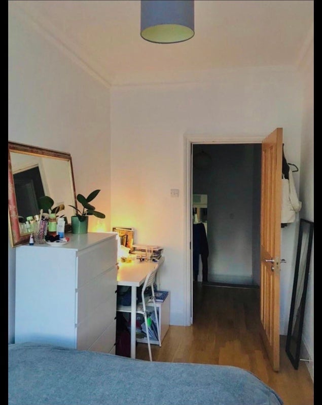 Room Southborough Road in Greater London