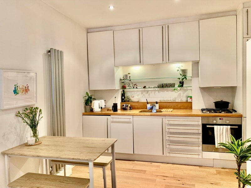 Flat Caledonian Road in Greater London