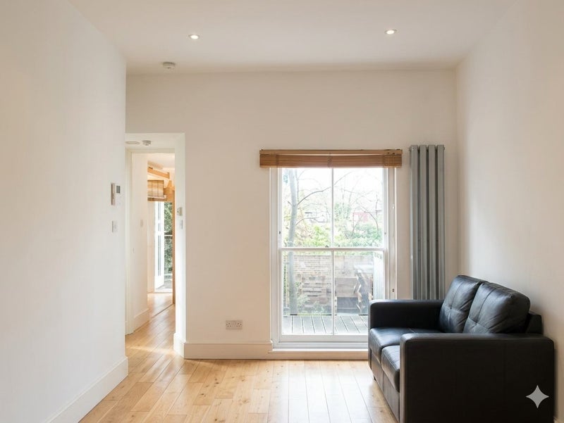 Flat Caledonian Road in Greater London