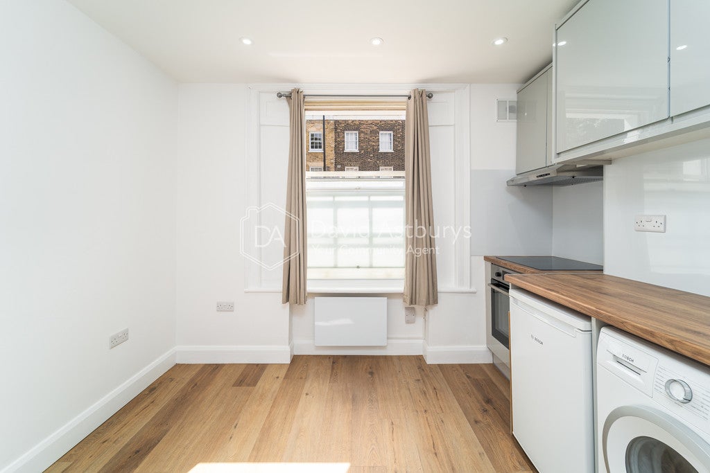 Flat Caledonian Road in Greater London