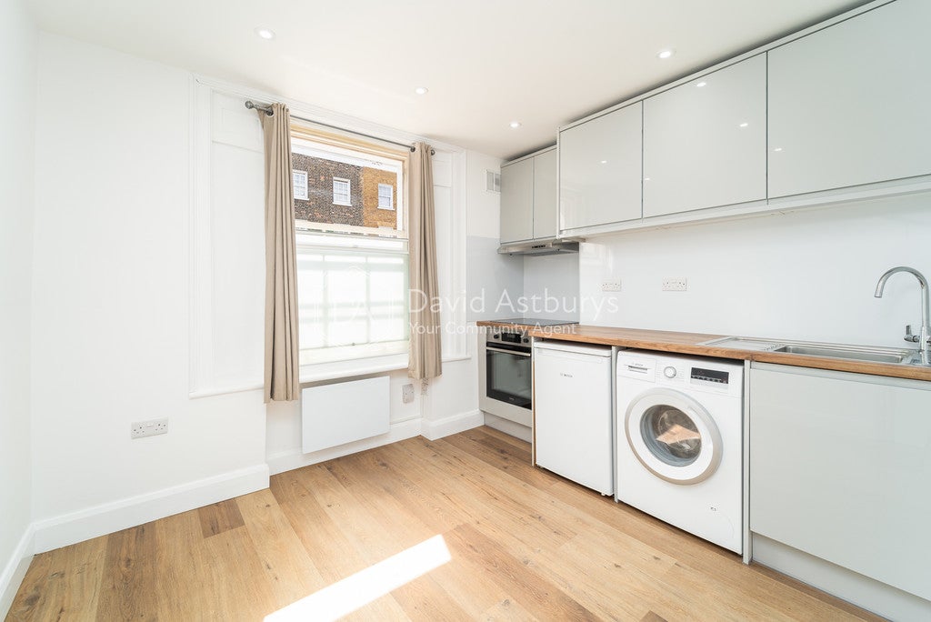 Flat Caledonian Road in Greater London