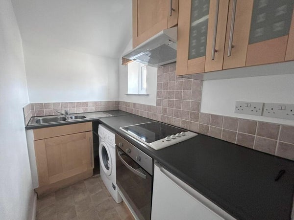 Flat Brockhurst Gardens in Bristol