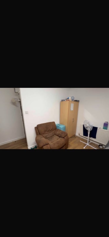 Room Wood Road in Pontypridd