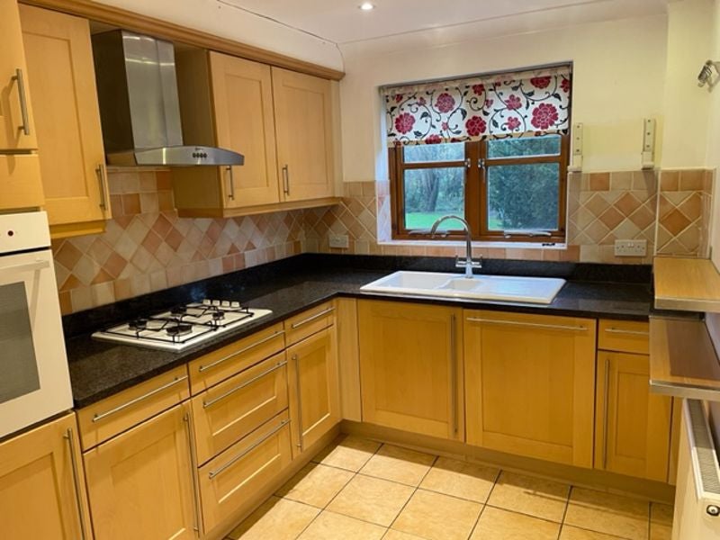 Flat Eastbourne Road in South Godstone