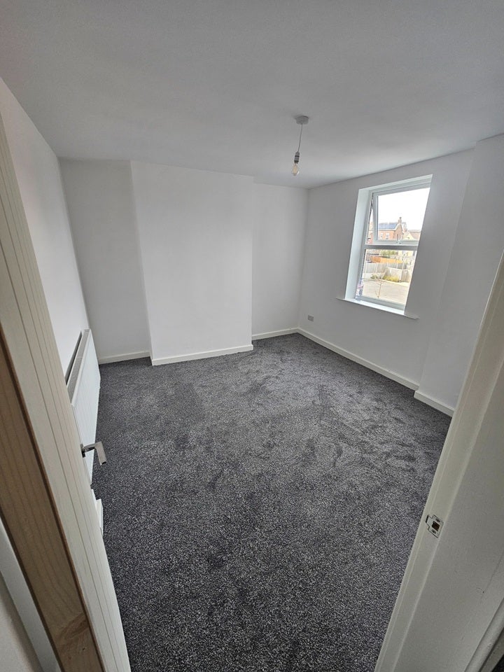 Flat Seafield Road in New Ferry