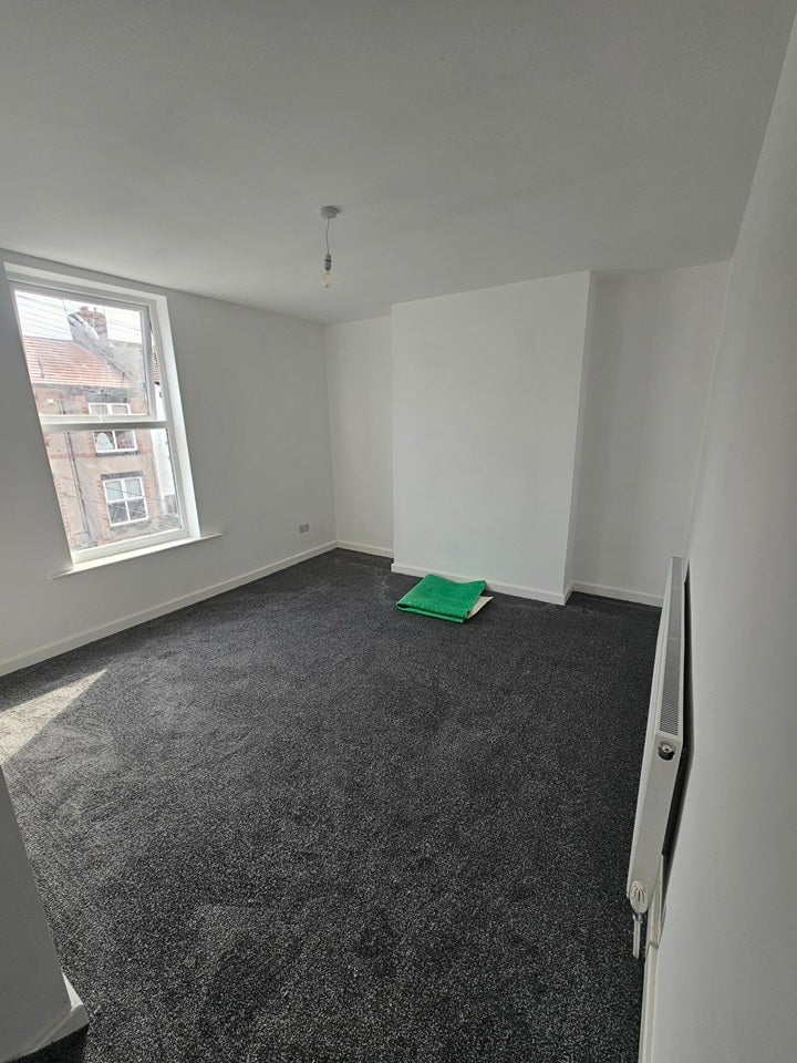 Flat Seafield Road in New Ferry