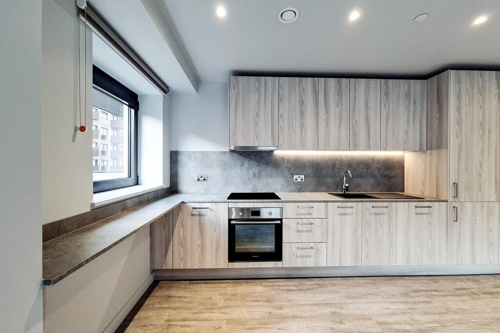 Flat Empire Way in Greater London