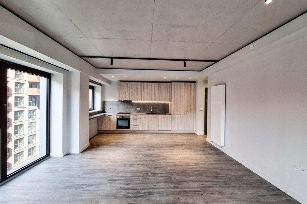 Flat Empire Way in Greater London