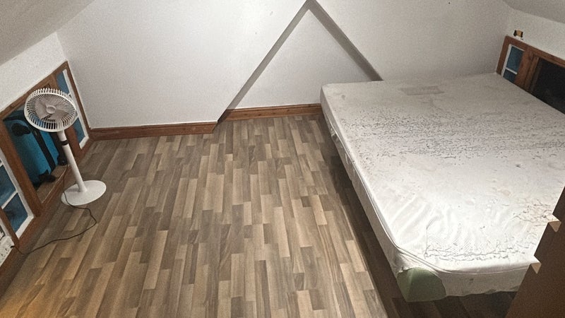 Room Lincoln Road in Greater London