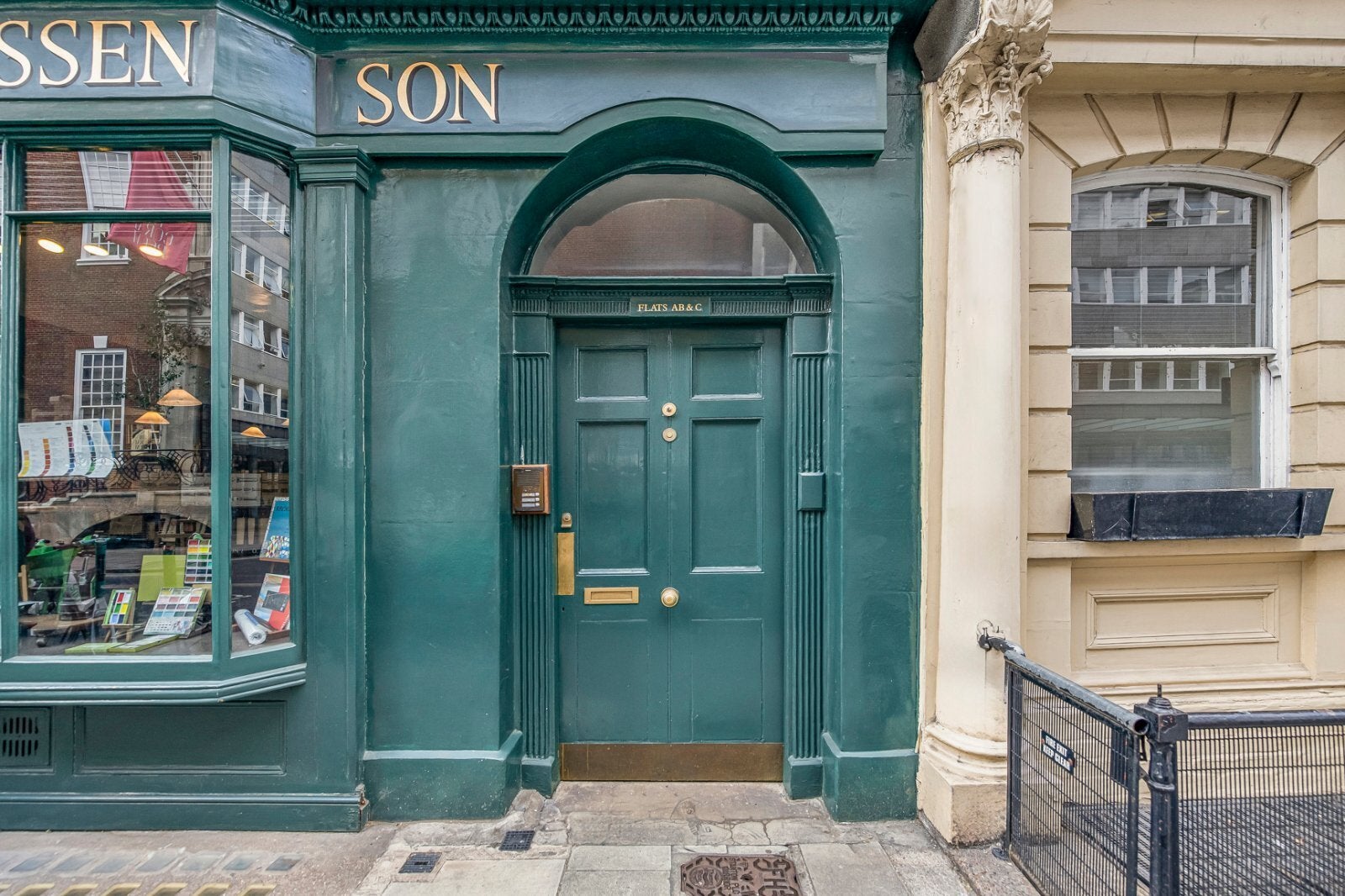 Flat Great Russell Street in Greater London