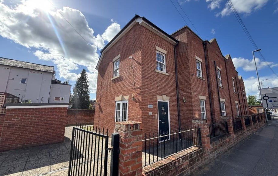 Flat Watlington Street in Reading
