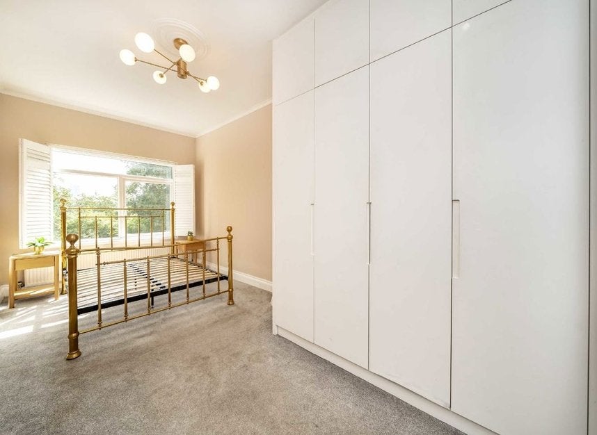 Flat Cadogan Terrace in Greater London