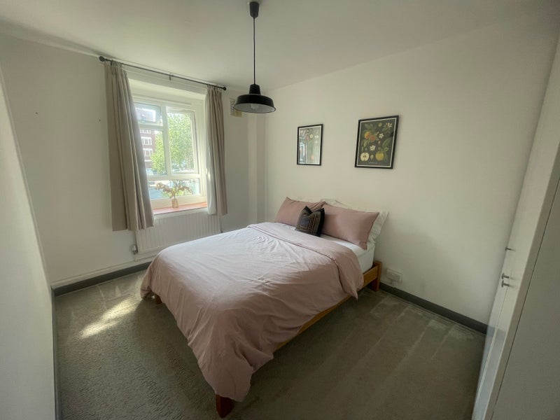 Room Stockwell Road in Greater London