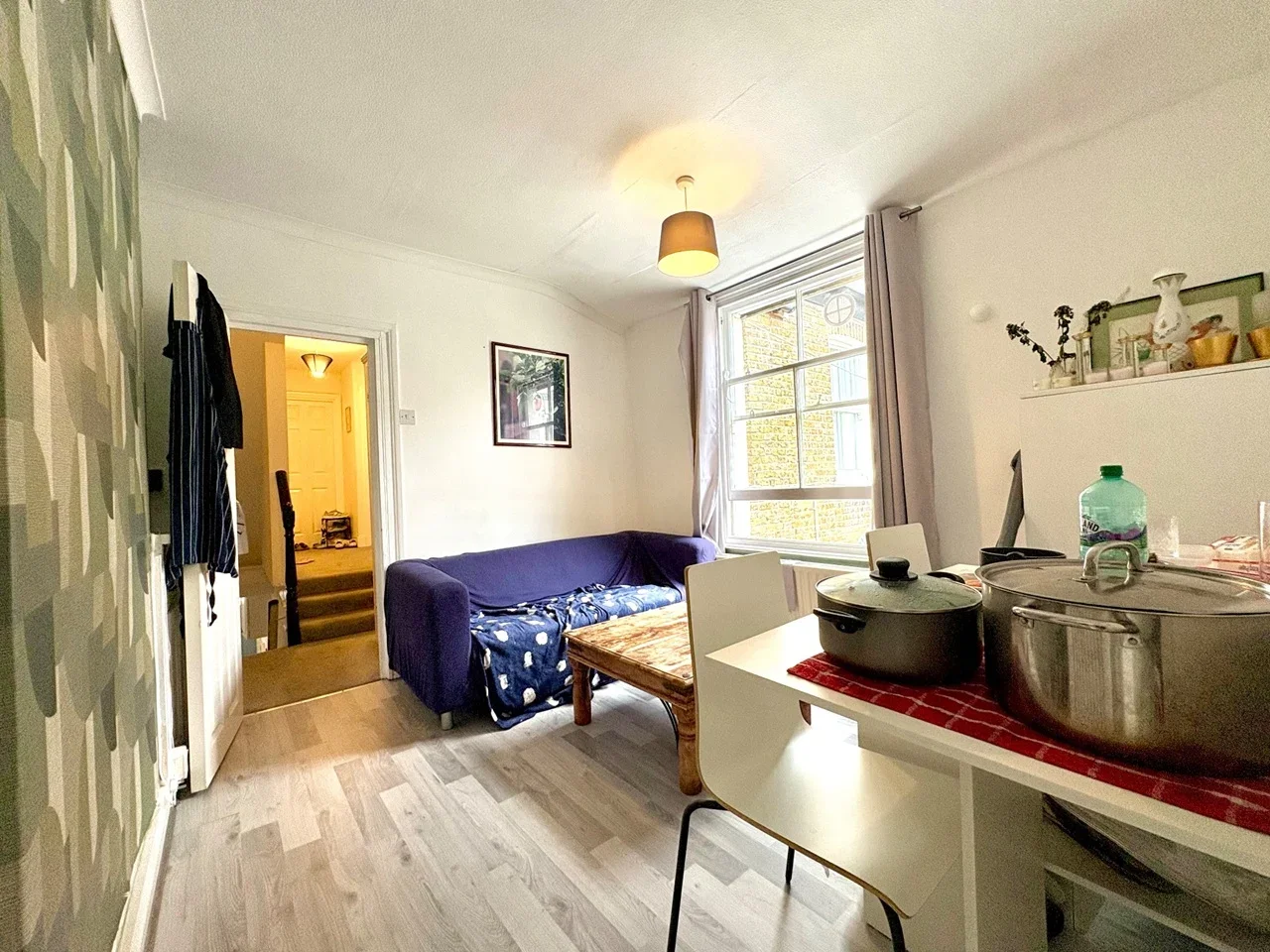 Flat Broughton Road in Greater London