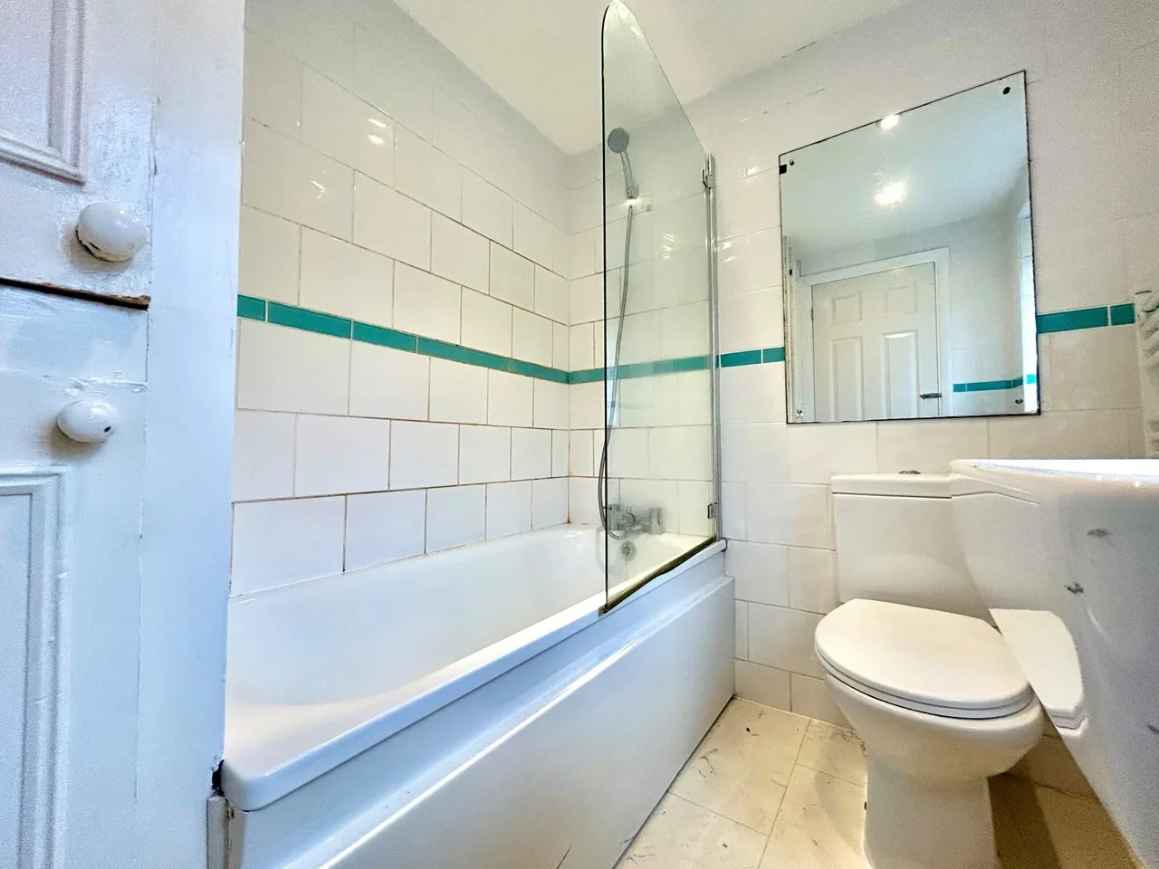 Flat Broughton Road in Greater London