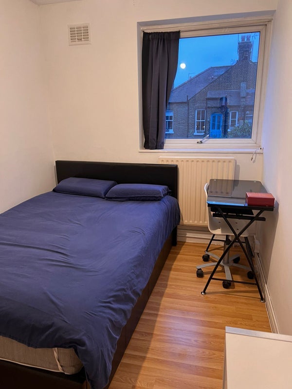 Room Aveline Street in Greater London