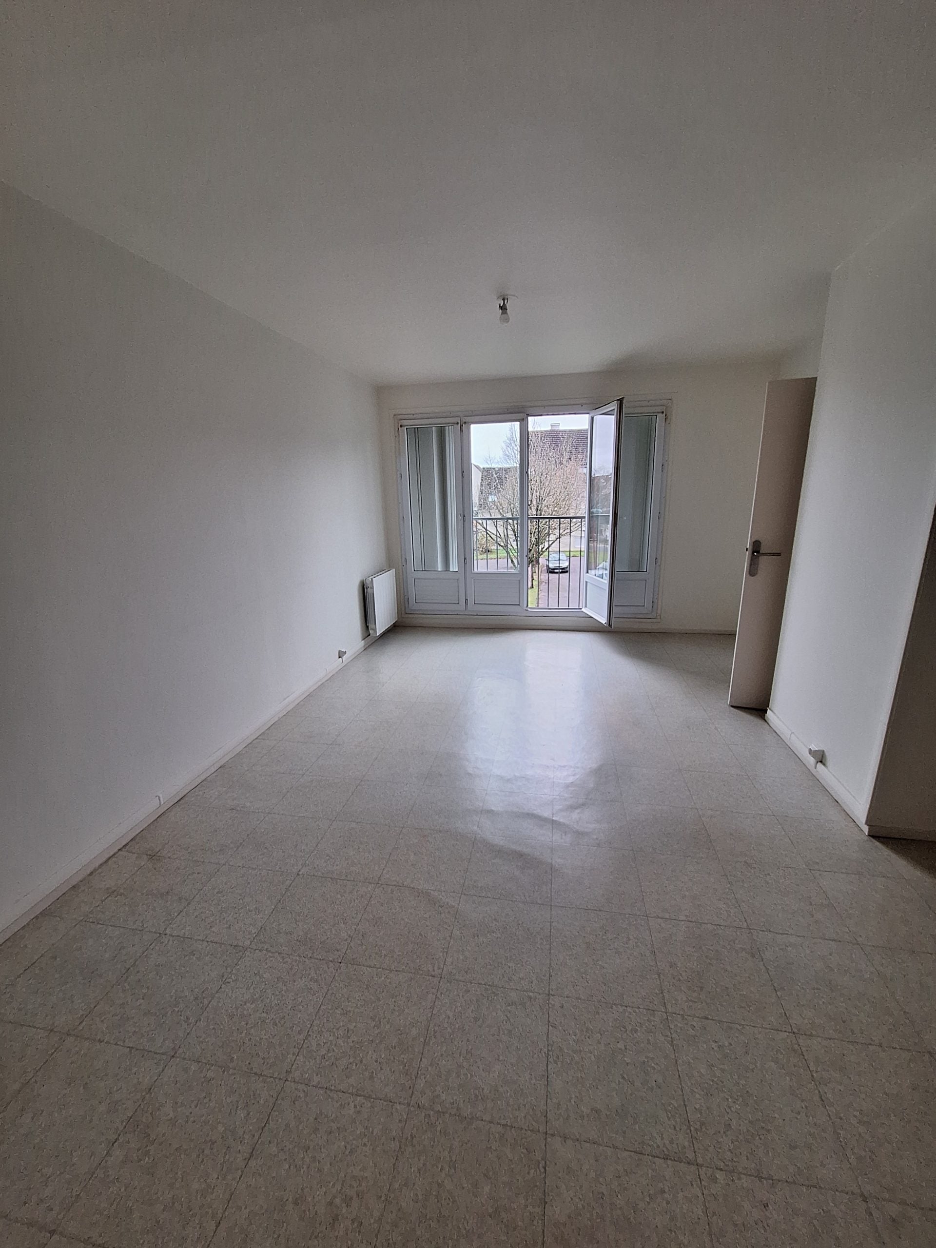 Flat Rue du Commandant Charcot in Saint-Florent-sur-Cher