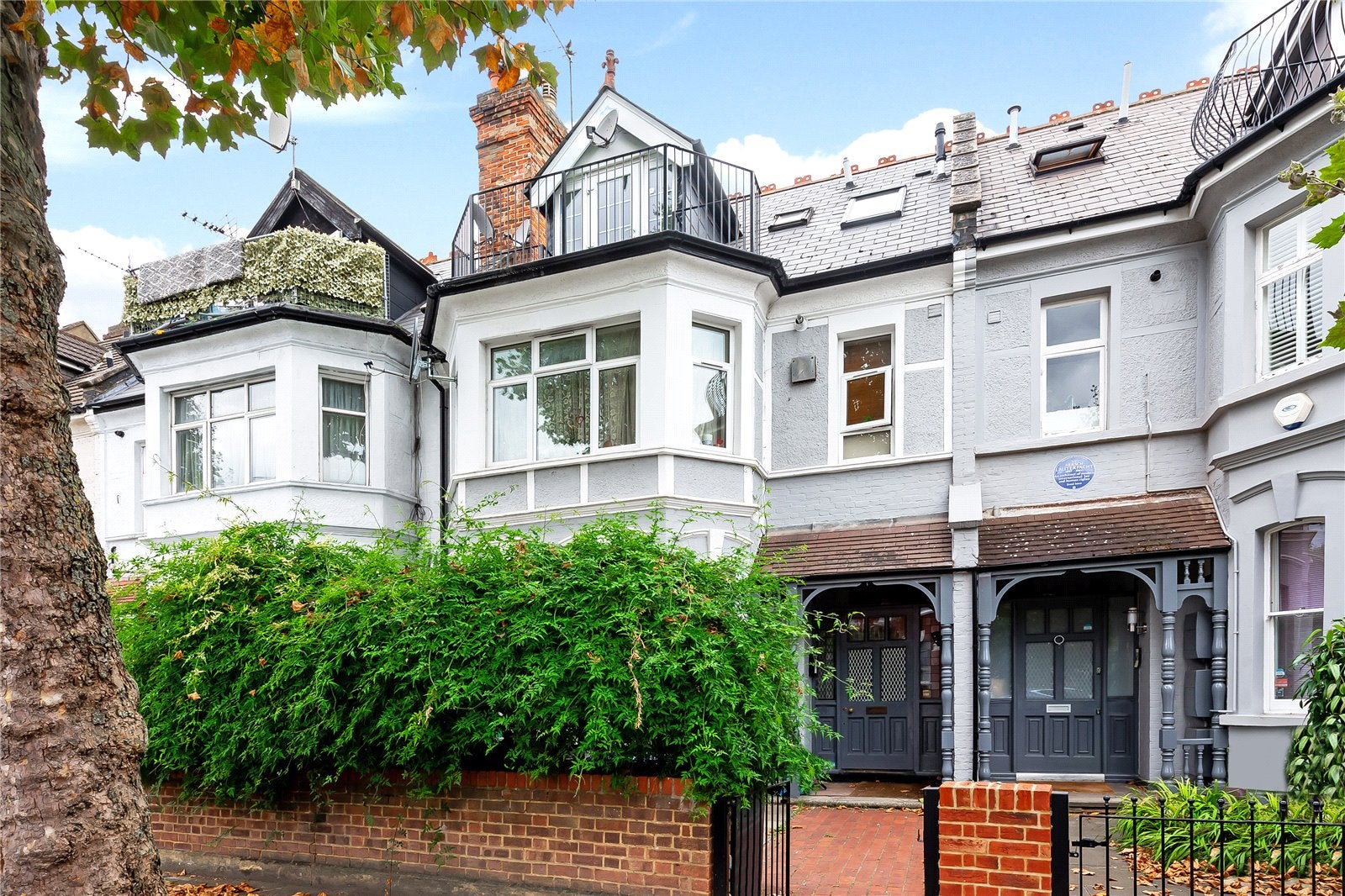 Flat Walm Lane in Greater London