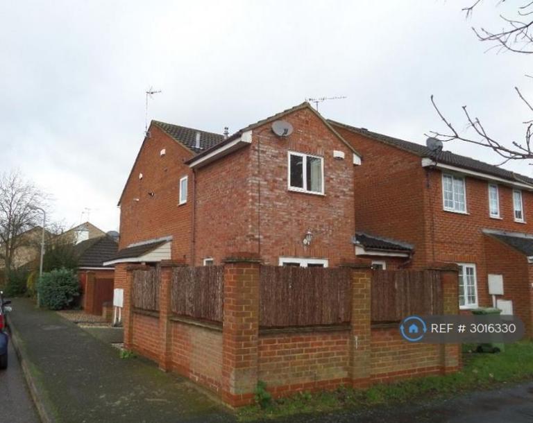 House Eliot Close in Newport Pagnell