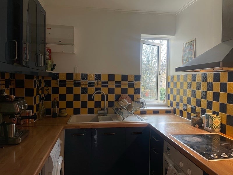 Room Yalding Road in Greater London