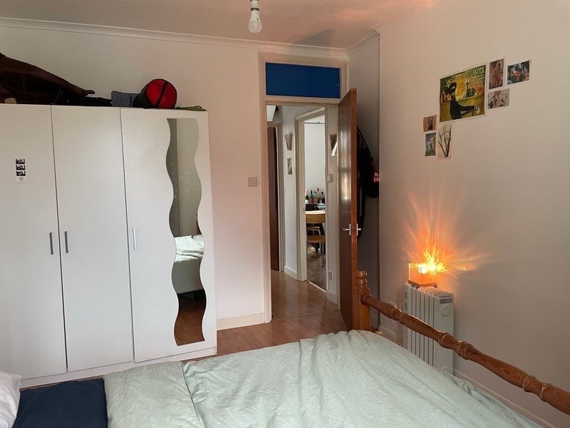 Room Yalding Road in Greater London