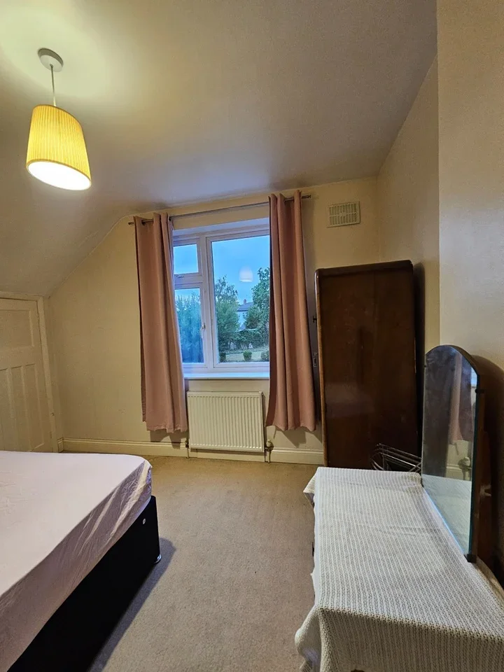 Room Oregon Square in Greater London
