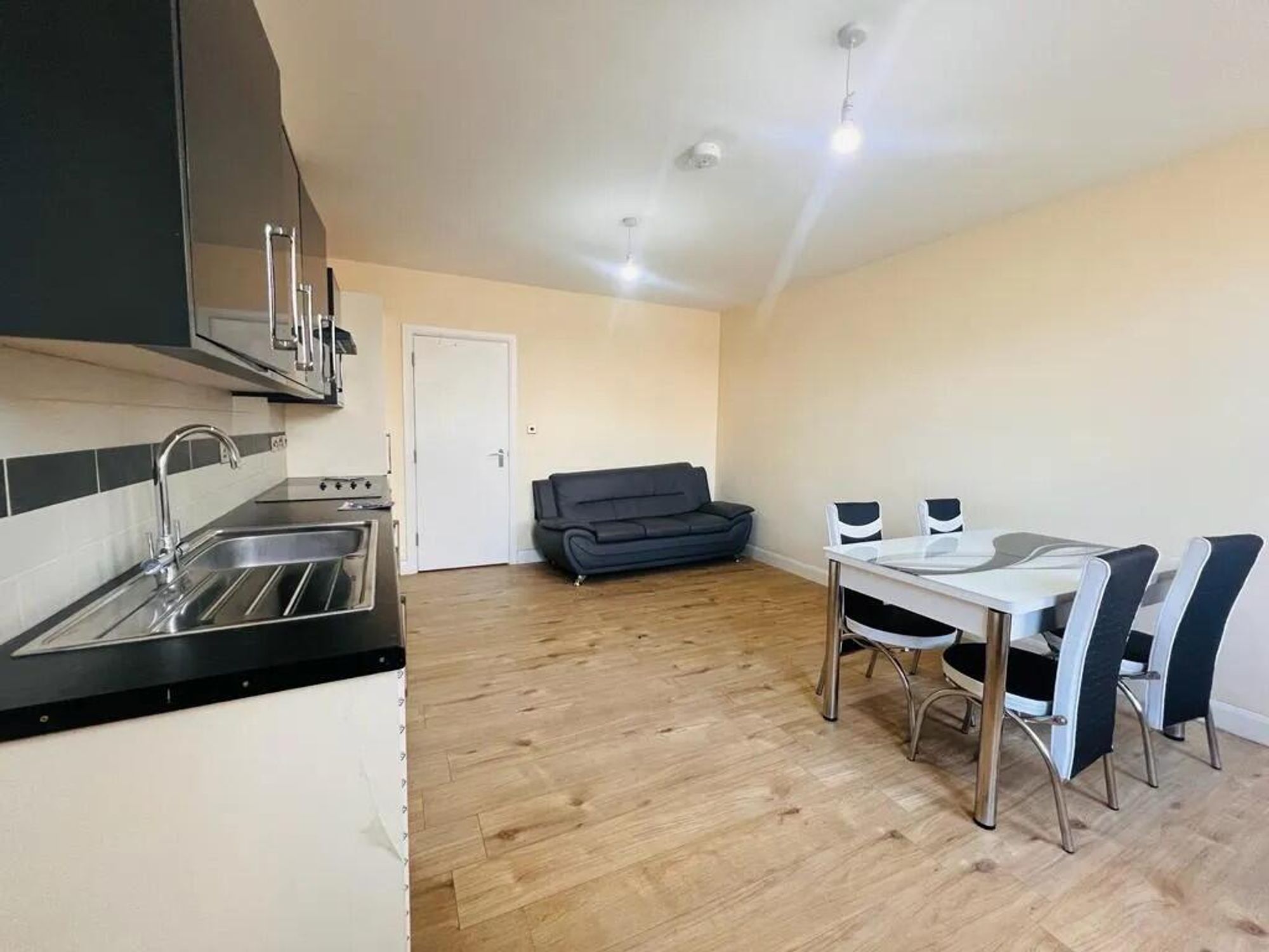 Flat High Road Wembley in Greater London