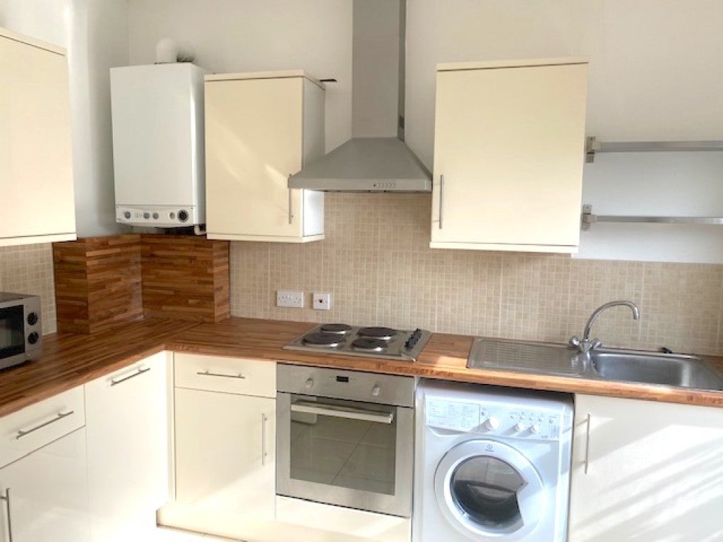 Flat Lansdowne Road in Greater London