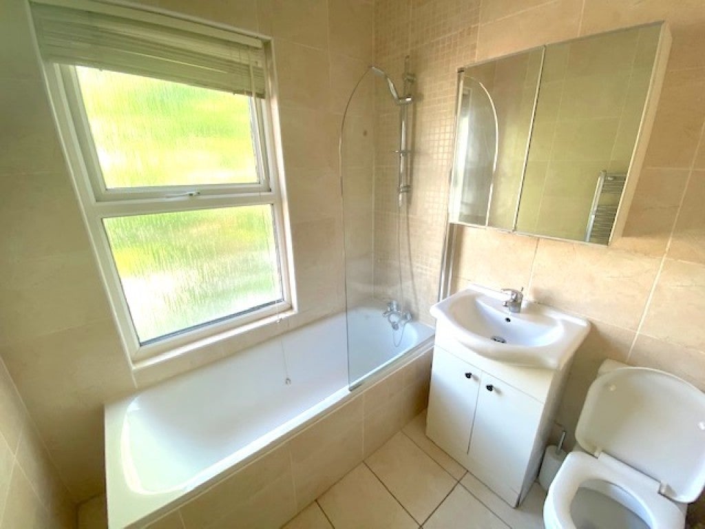 Flat Lansdowne Road in Greater London