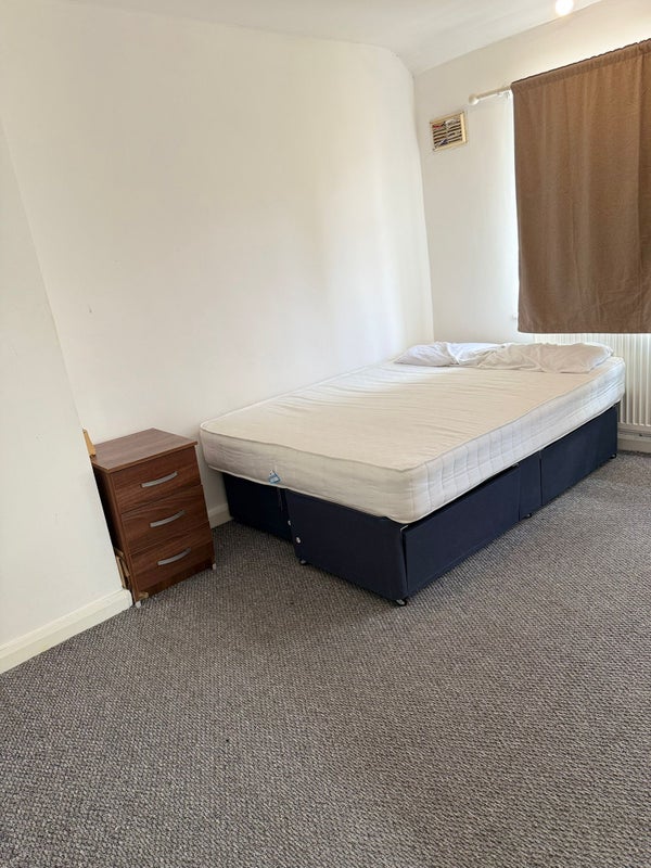 Room Valentine Road in Sandwell