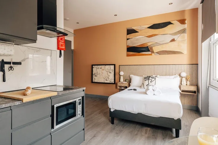 Flat Earl's Court Road in Greater London
