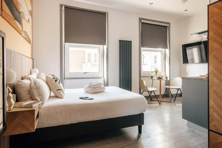 Flat Earl's Court Road in Greater London