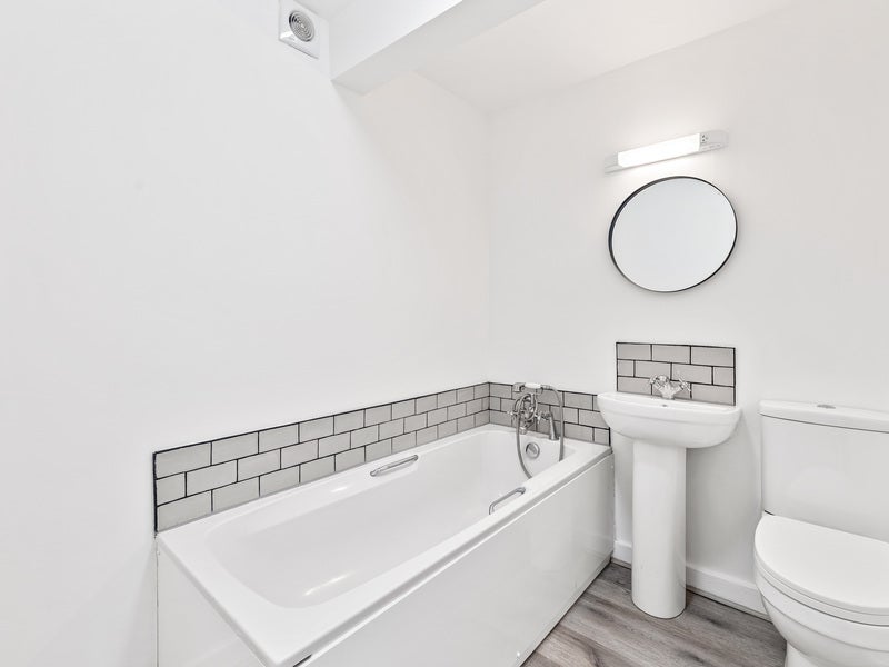 Flat Holmesdale Road in Reigate and Banstead