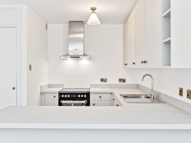 Flat Holmesdale Road in Reigate and Banstead