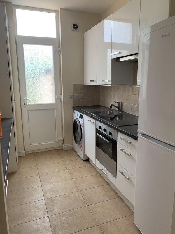 Room Princes Avenue in Greater London