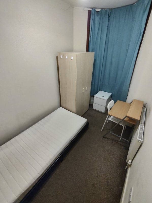 Room Princes Avenue in Greater London