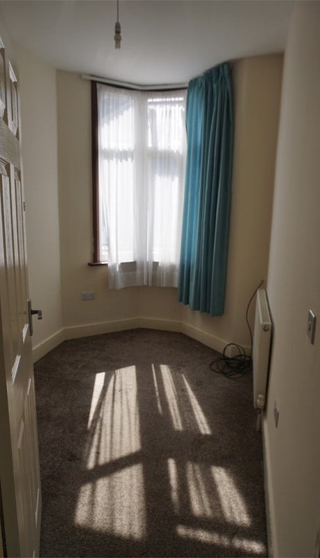 Room Princes Avenue in Greater London