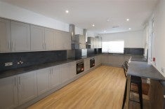 Room Central Avenue in Southend-on-Sea