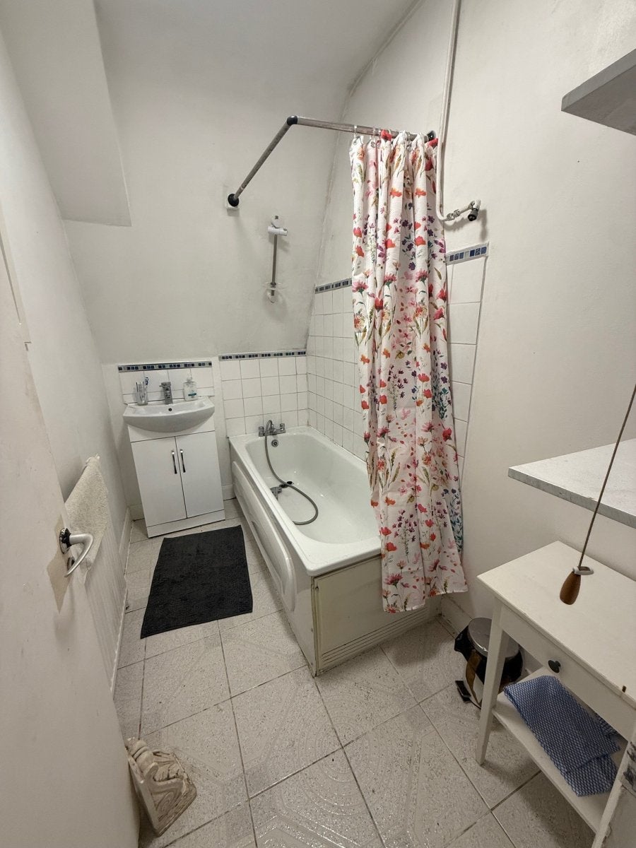 Room Birnam Road in Greater London