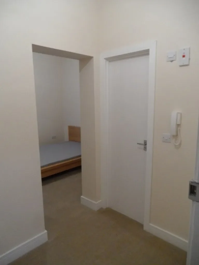 Room Grove Road in Greater London