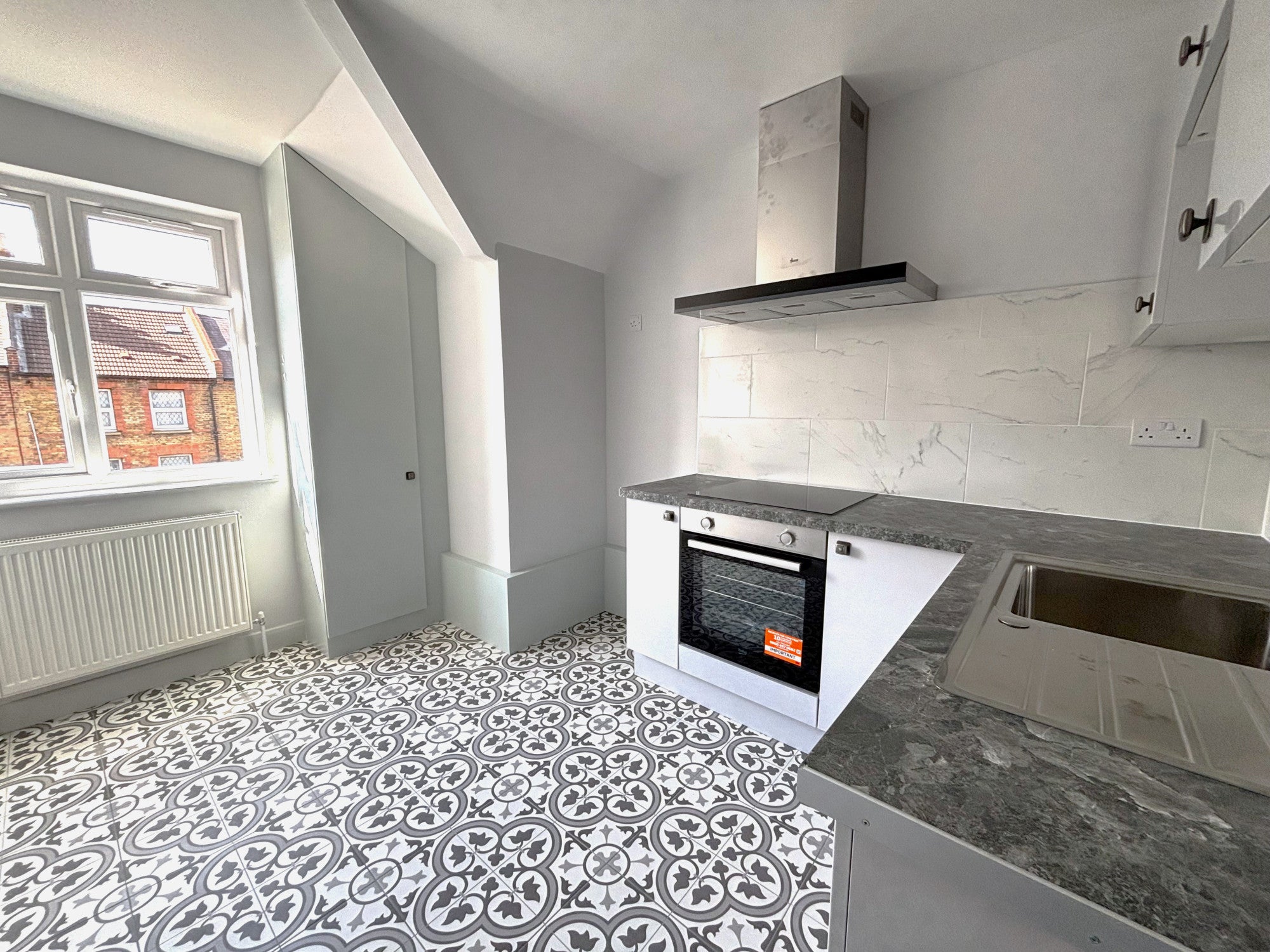 Flat Elmers End Road in Greater London