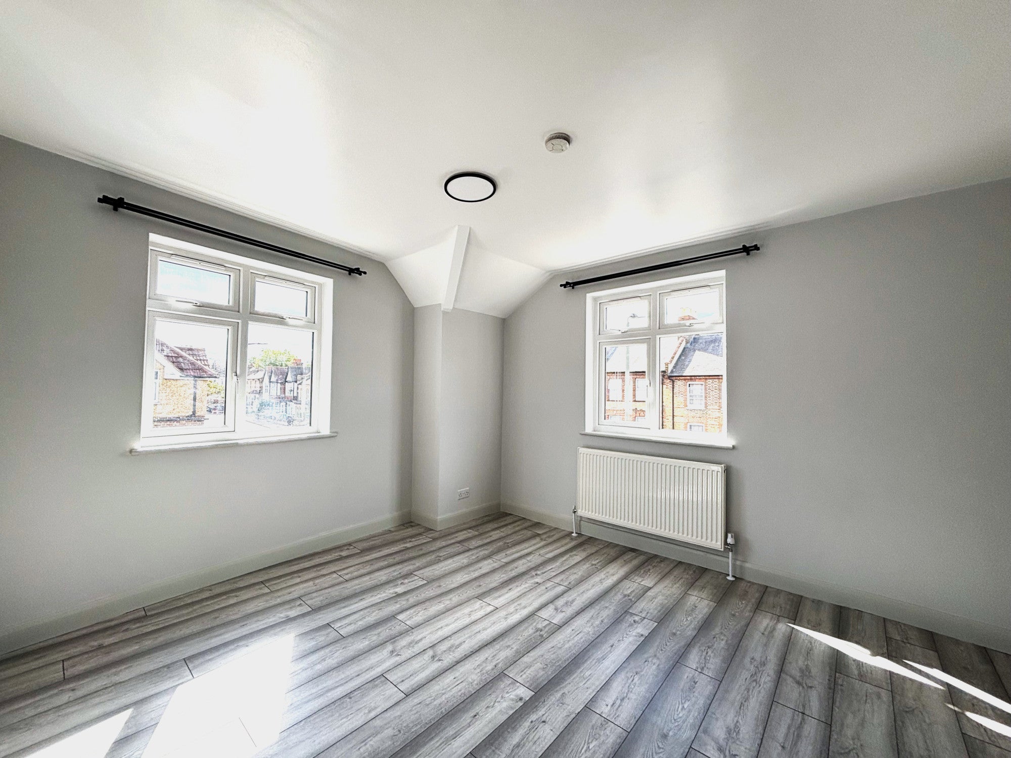 Flat Elmers End Road in Greater London