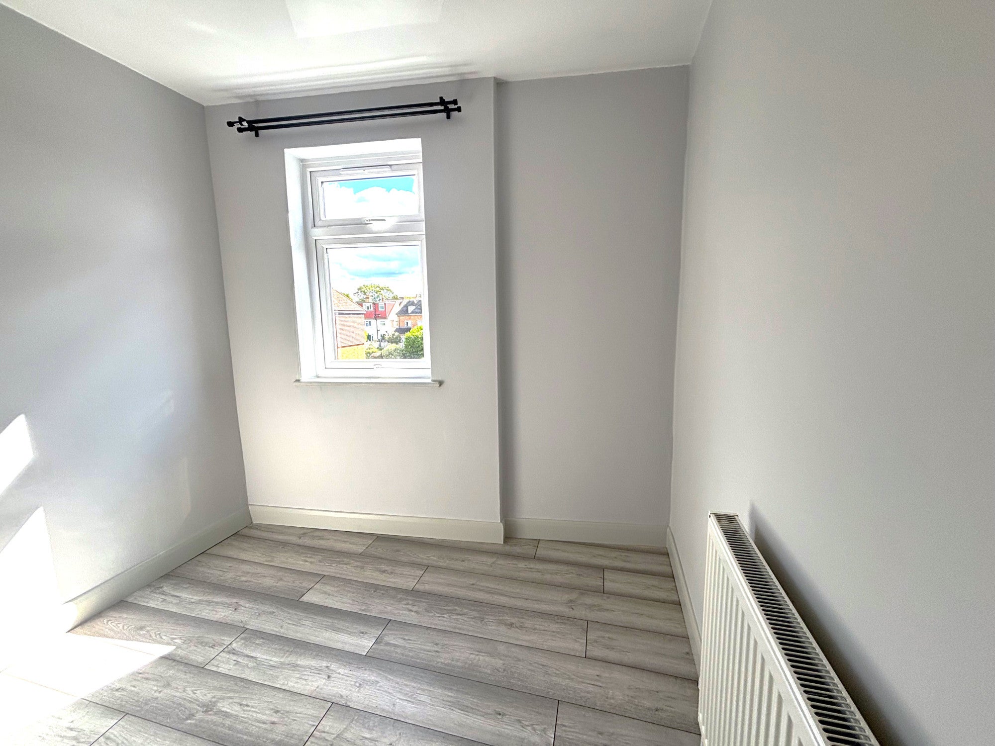 Flat Elmers End Road in Greater London