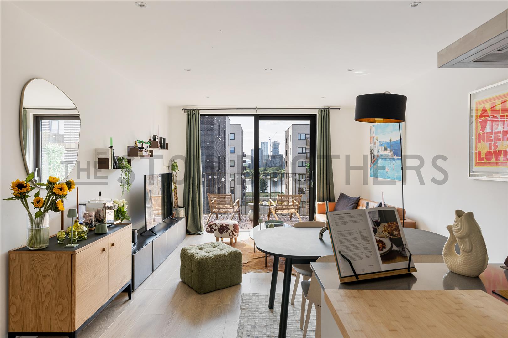 Flat Vanguard Way in Greater London