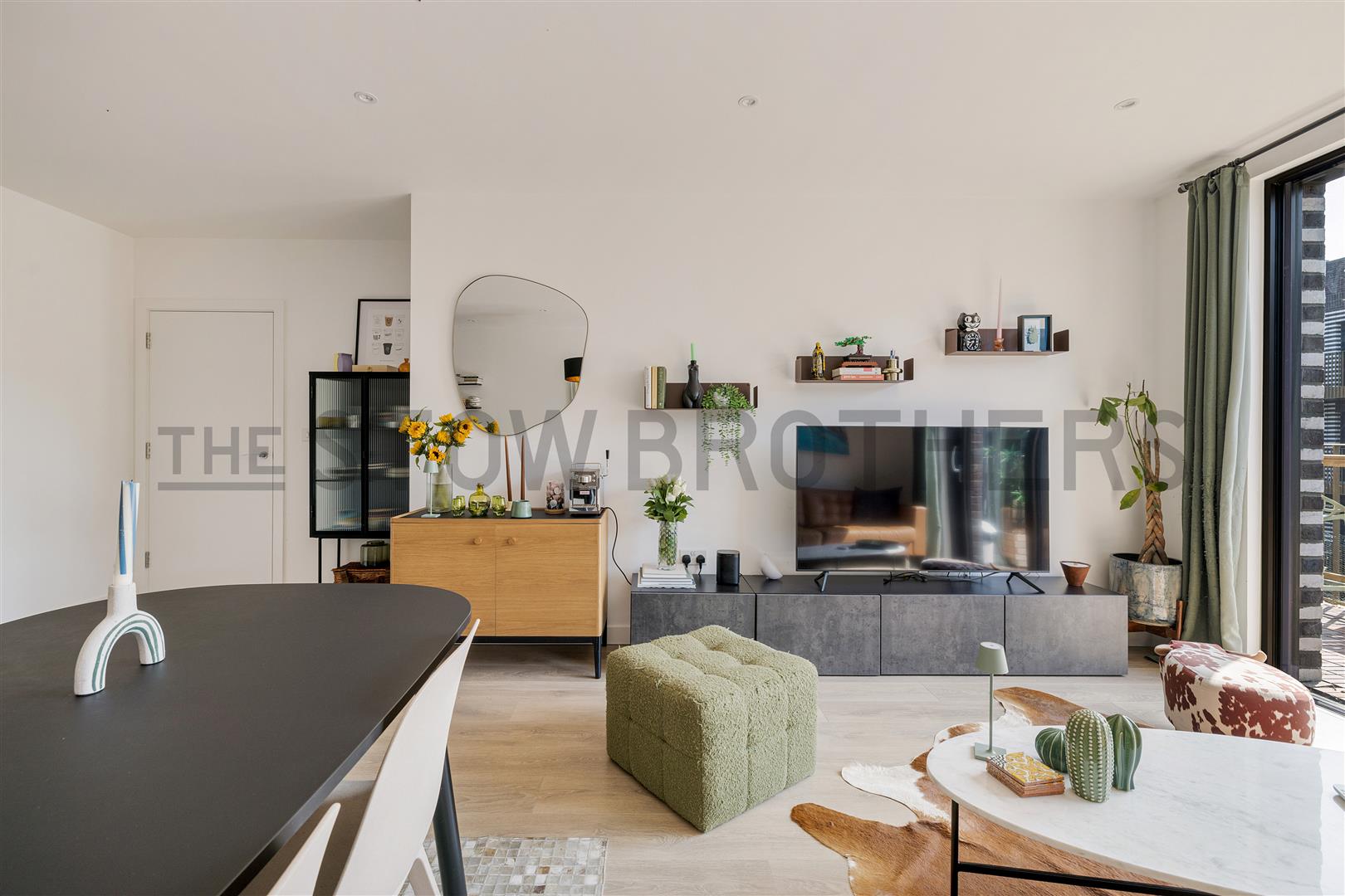Flat Vanguard Way in Greater London