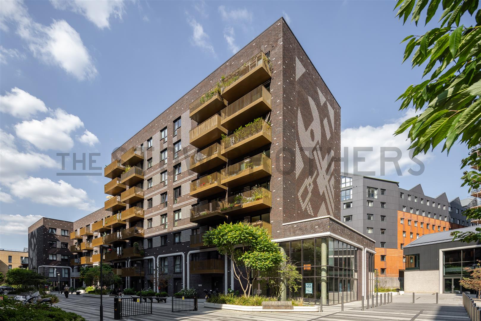 Flat Vanguard Way in Greater London