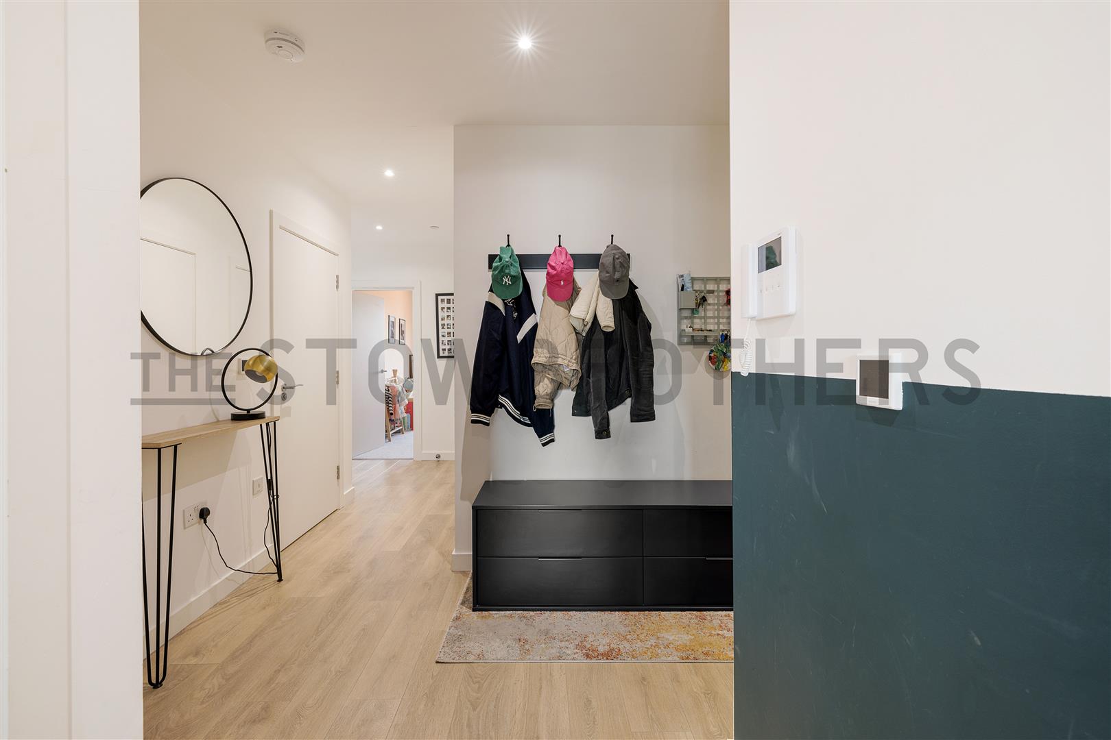 Flat Vanguard Way in Greater London